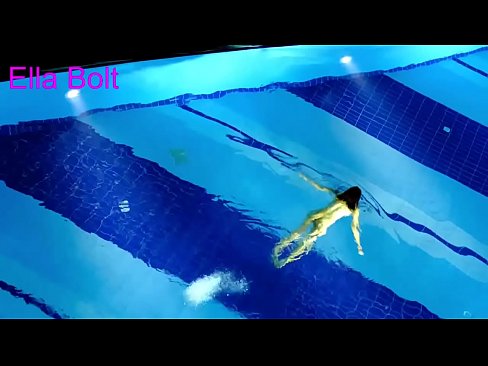 ❤️ Handikwanise kumira kuona, mudiki blonde akabatwa achishambira asina kupfeka muELLA BOLT resort pool pa %sn.pornhills-com.ru %